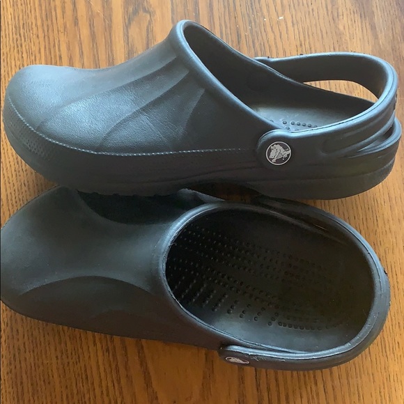 crocs for restaurant workers